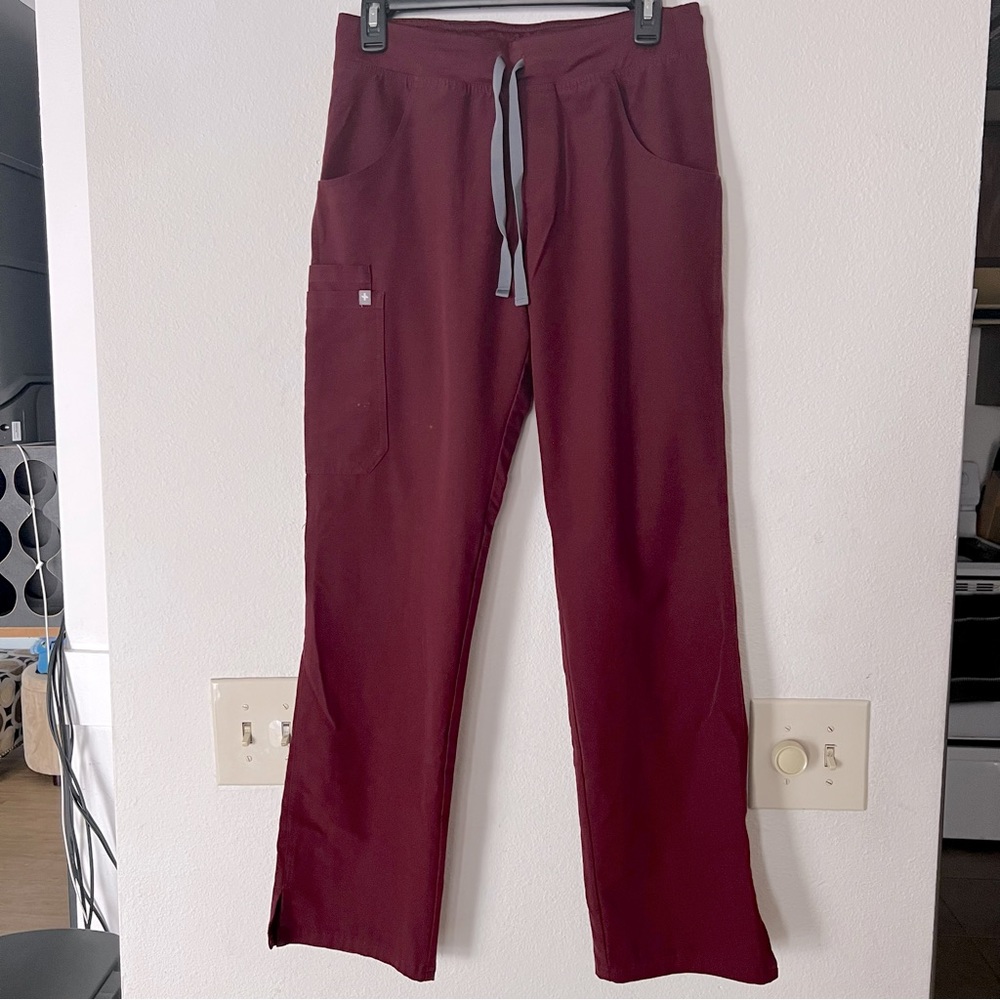 Figs Kade cargo scrub pants, size M.
Burgundy/wine color. 
No flaws!